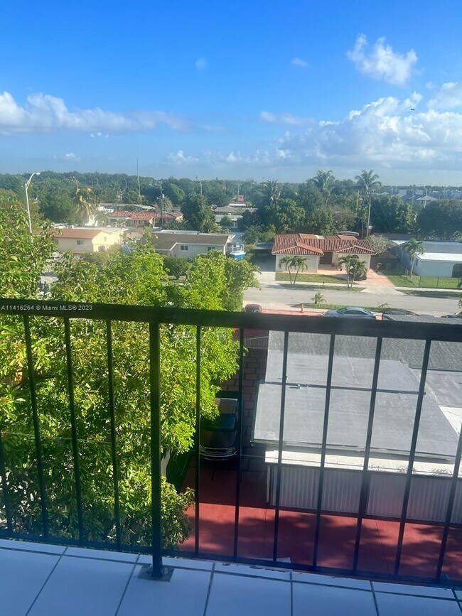 Building Photo - 6950 W 6th Ave