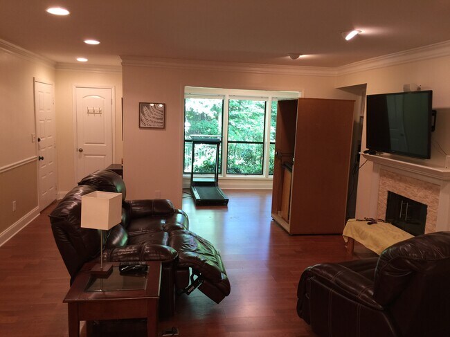 Building Photo - 1009 Dunbar Dr
