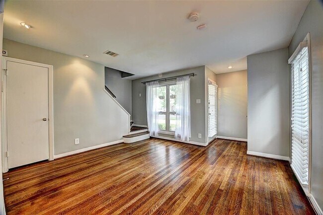 Foto del edificio - 1744 Banks St