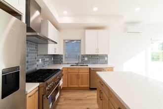 Building Photo - 4369 Rosewood Ave