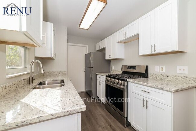 Foto del edificio - Now Available!