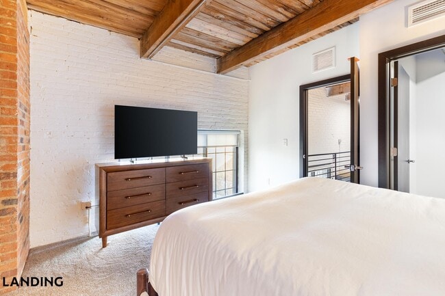 Building Photo - 5000 Euclid Ave