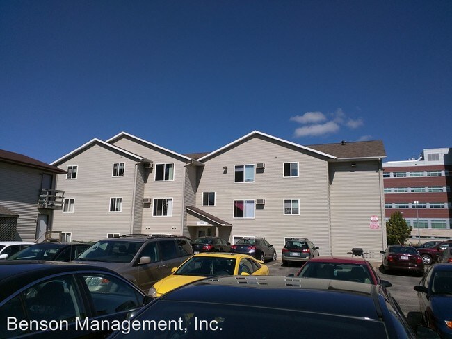 Building Photo - 1300 Pine St