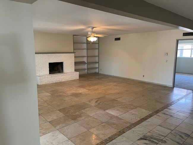 Building Photo - 4952 E Whitton Ave