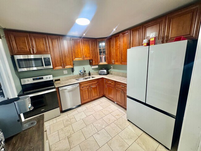 Foto del edificio - Charming Brick Ranch in the Heart of Churchland