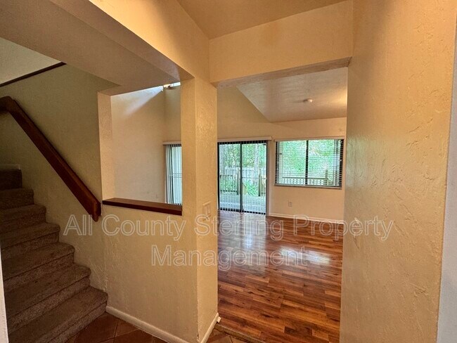 Building Photo - 5512 SW 4th Pl