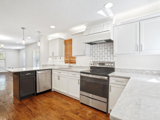 Photo - 122 Hollywood Ave House