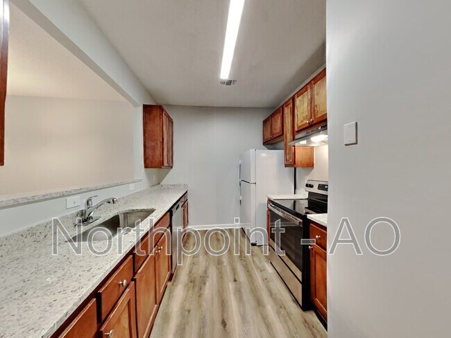 Foto del edificio - 8611 Thomas Ln