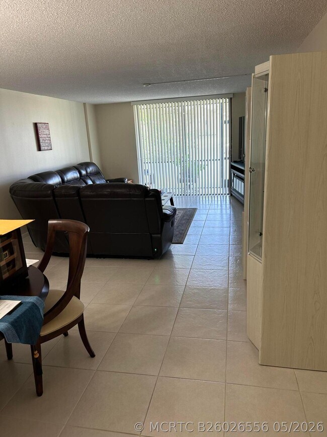 Foto del edificio - 4725 Lucerne Lakes Blvd W