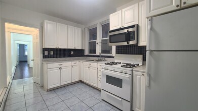 Building Photo - 405 61st St