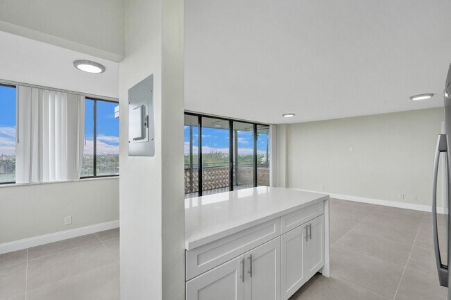 Building Photo - 4810
