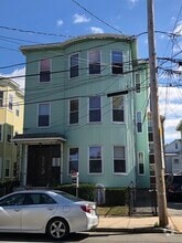 Building Photo - 102 Prospect St