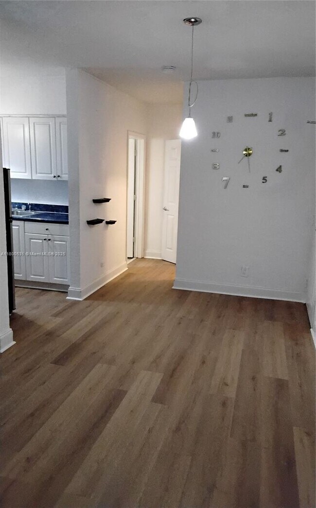 Foto del edificio - 7334 Harding Ave