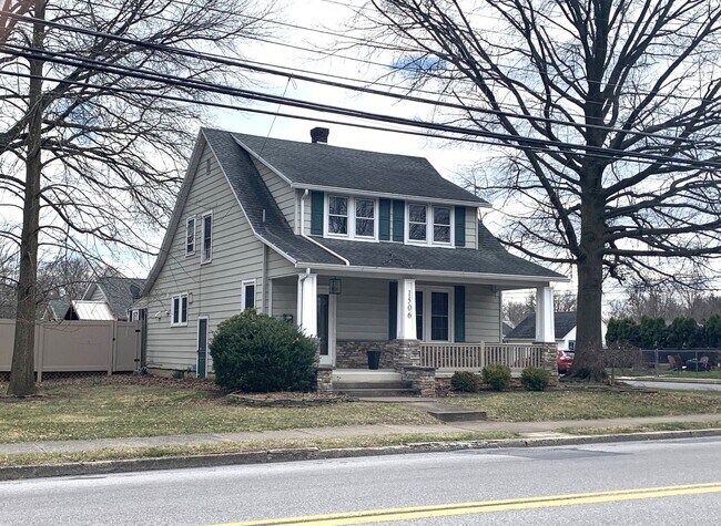 Foto del edificio - Charming 3-Bedroom Home on Spacious Corner...