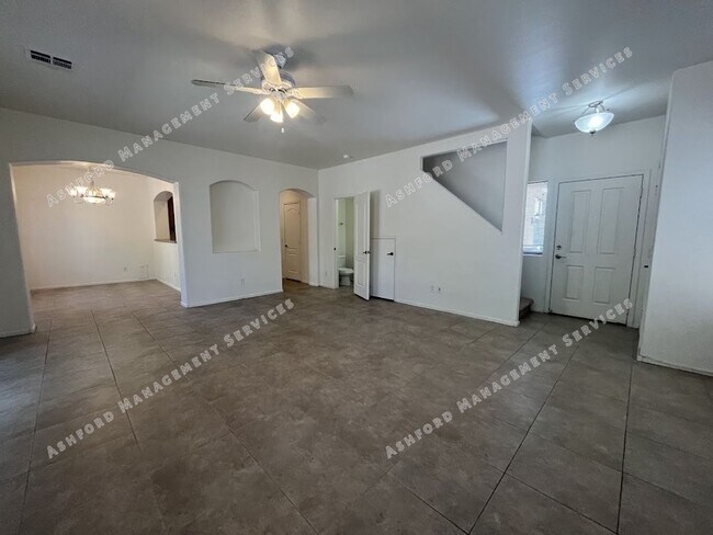 Building Photo - BEAUTIFUL 3 BEDROOM 2 BATHROOM HOME IN GLE...