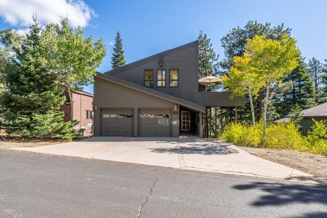 Foto del edificio - 283 Monterey Pine Rd