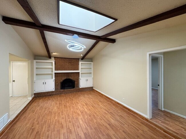 Foto del edificio - Beautifully updated, 3 bed 2 bath home in Moore, ready for move in! New granite, paint and fixtures!