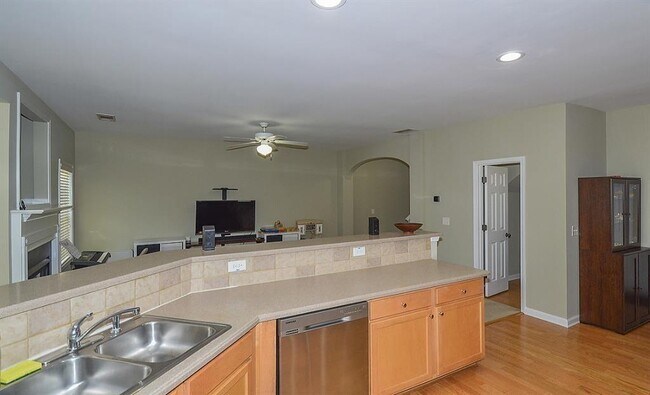 Building Photo - 2877 Cross Creek Dr