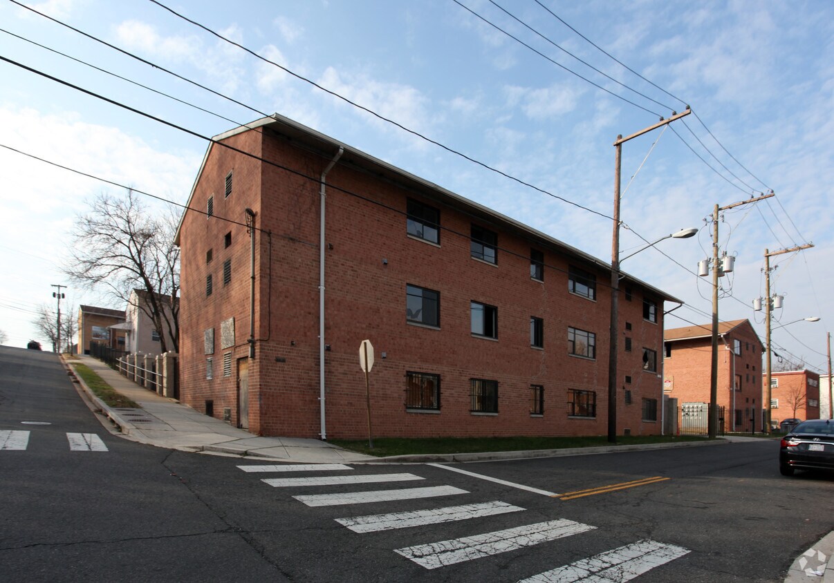 Building Photo - 4921 A St SE