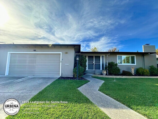 Foto del edificio - Move-In Ready 3-Bedroom Gem in Santa Rosa ...