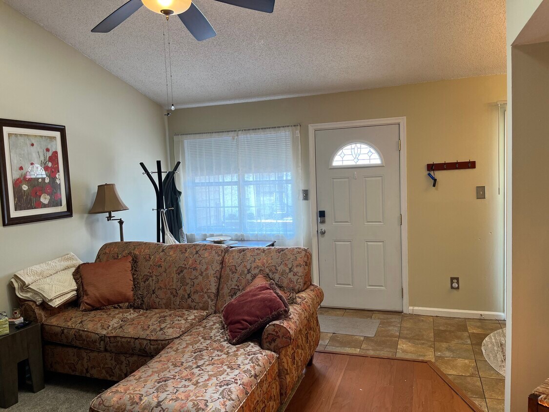Primary Photo - 3690 Towne Point Rd
