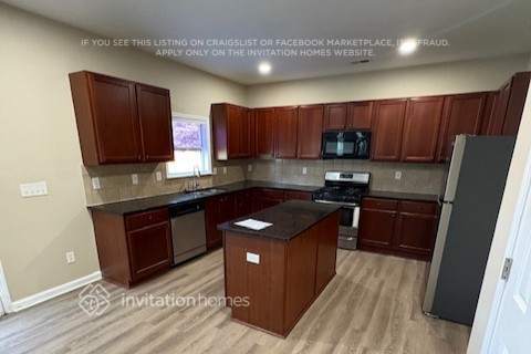 Foto del edificio - 7393 Basalt Dr