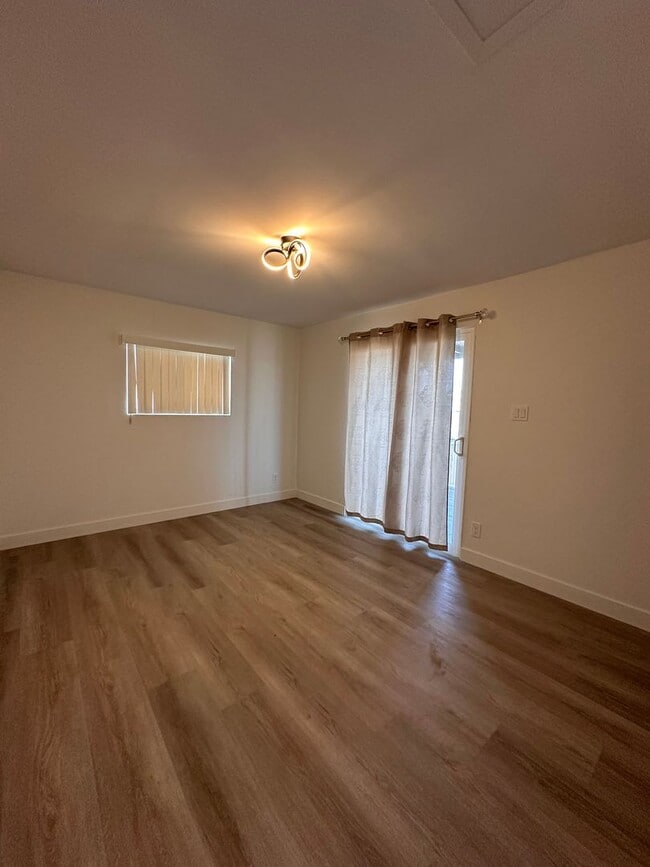 Foto del edificio - Fully Renovated 2 Bedroom Beach House! MUS...