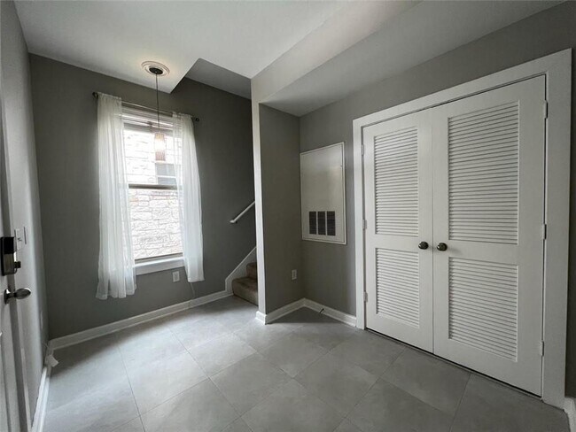 Foto del edificio - 1201 Grove Blvd