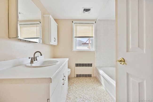 Building Photo - 98 Lincoln Ave