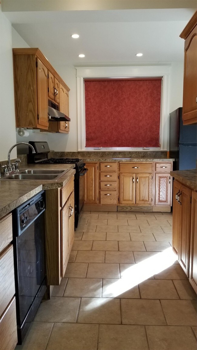 Foto del edificio - 1617 Otis St NE