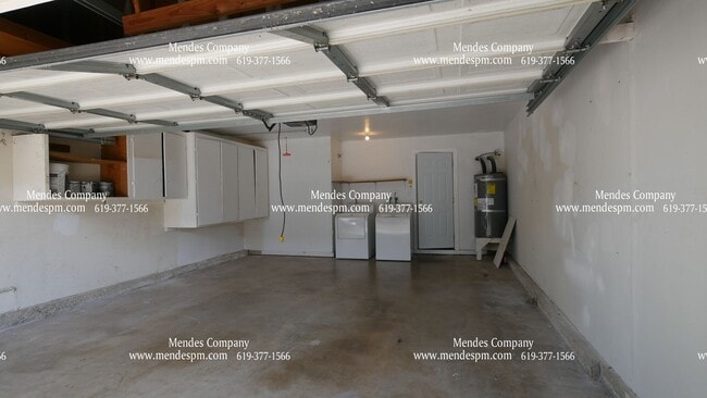 Building Photo - Beautiful 4 bed / 2 bath Townhome in the P...