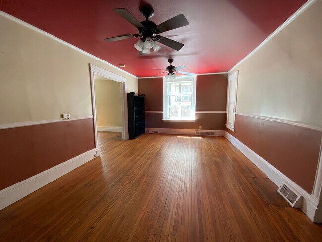 Foto del edificio - 2+ bedroom house now available $695