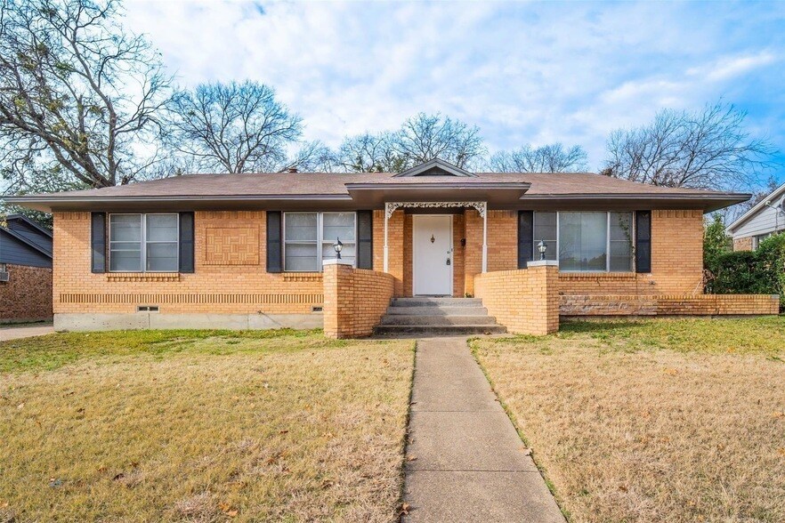 Primary Photo - 3209 Pecan Ln