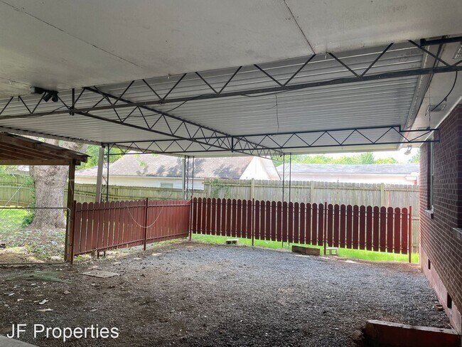 Building Photo - 3 br, 1 bath House - 1007 Brookfield Dr