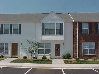 Foto principal - Village at Greenview Townhomes