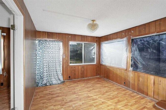 Building Photo - 3707 E Funston St