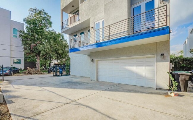 Building Photo - 1320 Lakin St