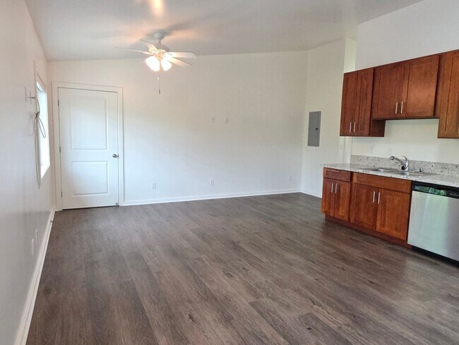 Foto del edificio - AVAILABLE NOW! Spacious 2-Bed, 2-Bath Dupl...