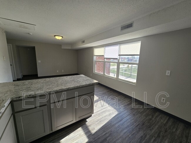 Foto del edificio - 60 Miller Ave SW