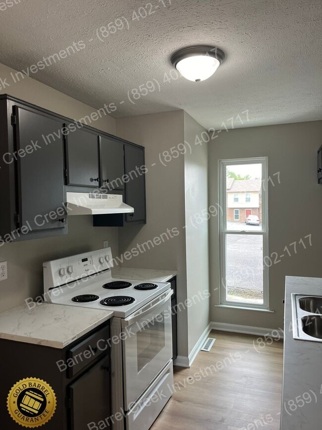 Foto del edificio - 2-Bed 1.5-Bath Townhome