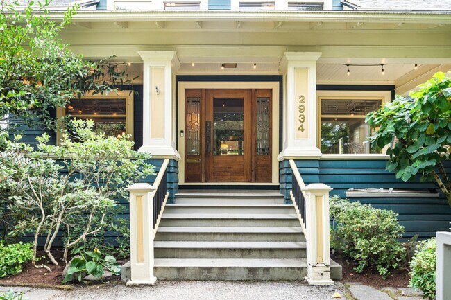 Foto del edificio - Classic Portland Craftsman in Irvington! S...