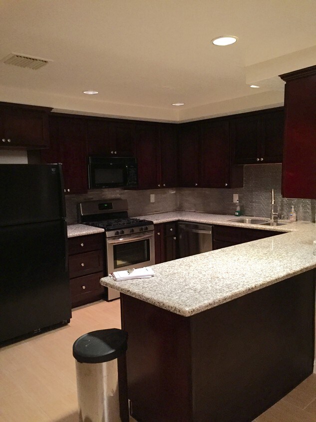 10650 Kinnard Ave, Los Angeles, CA 90024 Condo for Rent in Los