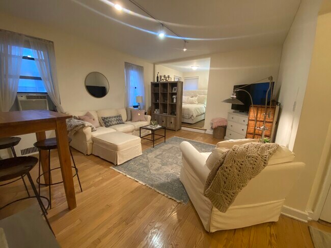 Foto del edificio - 246 E 46th St