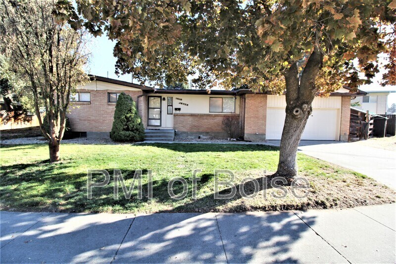 Primary Photo - 1510 S Joyce St