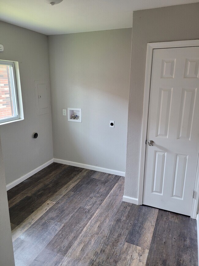 Building Photo - 3222 Kilarney Dr