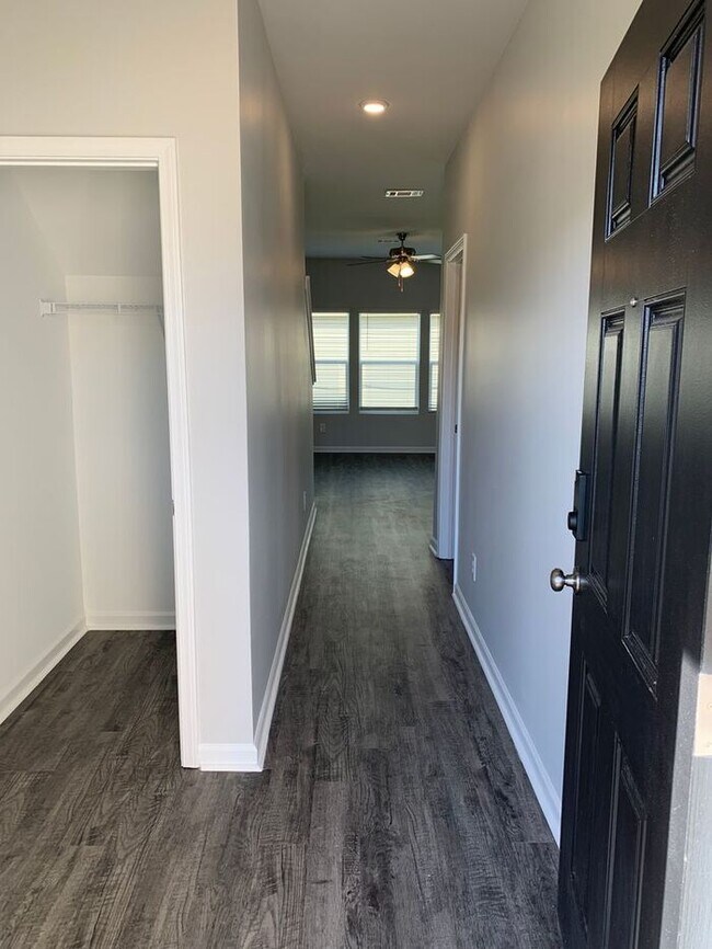 Building Photo - *SWEET SUMMERTIME SPECIAL* Three Bedroom |...