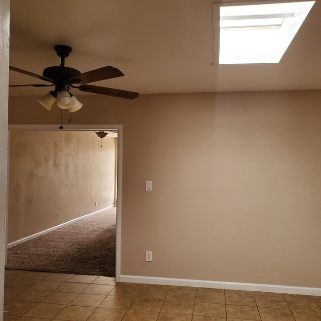 Building Photo - 1719 E Gaylon Dr