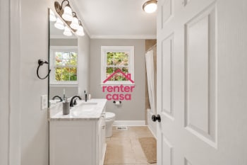 Building Photo - The Deese | $200/Week (First 4 Weeks Limited Promo!) Move-In Ready Room Rental - PRIVATE BATH – N...