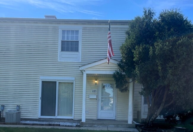 Building Photo - 683 Cleo Ct