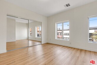 Building Photo - 6212 Santa Monica Blvd